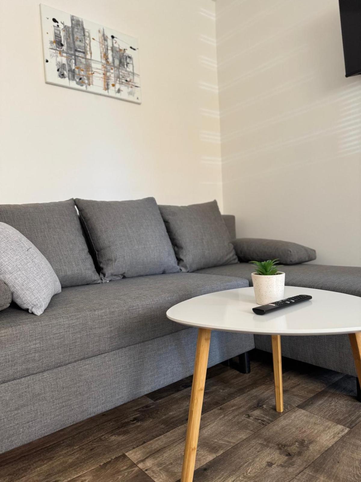 121 - Apartment *